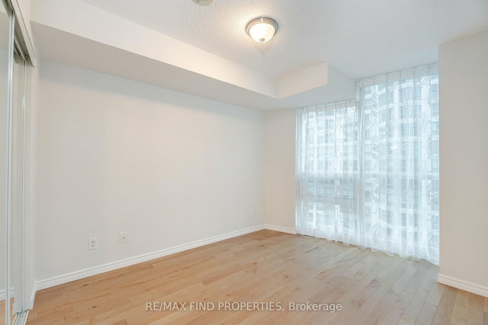 12 Yonge Street, Unit 1505 thumbnail 17