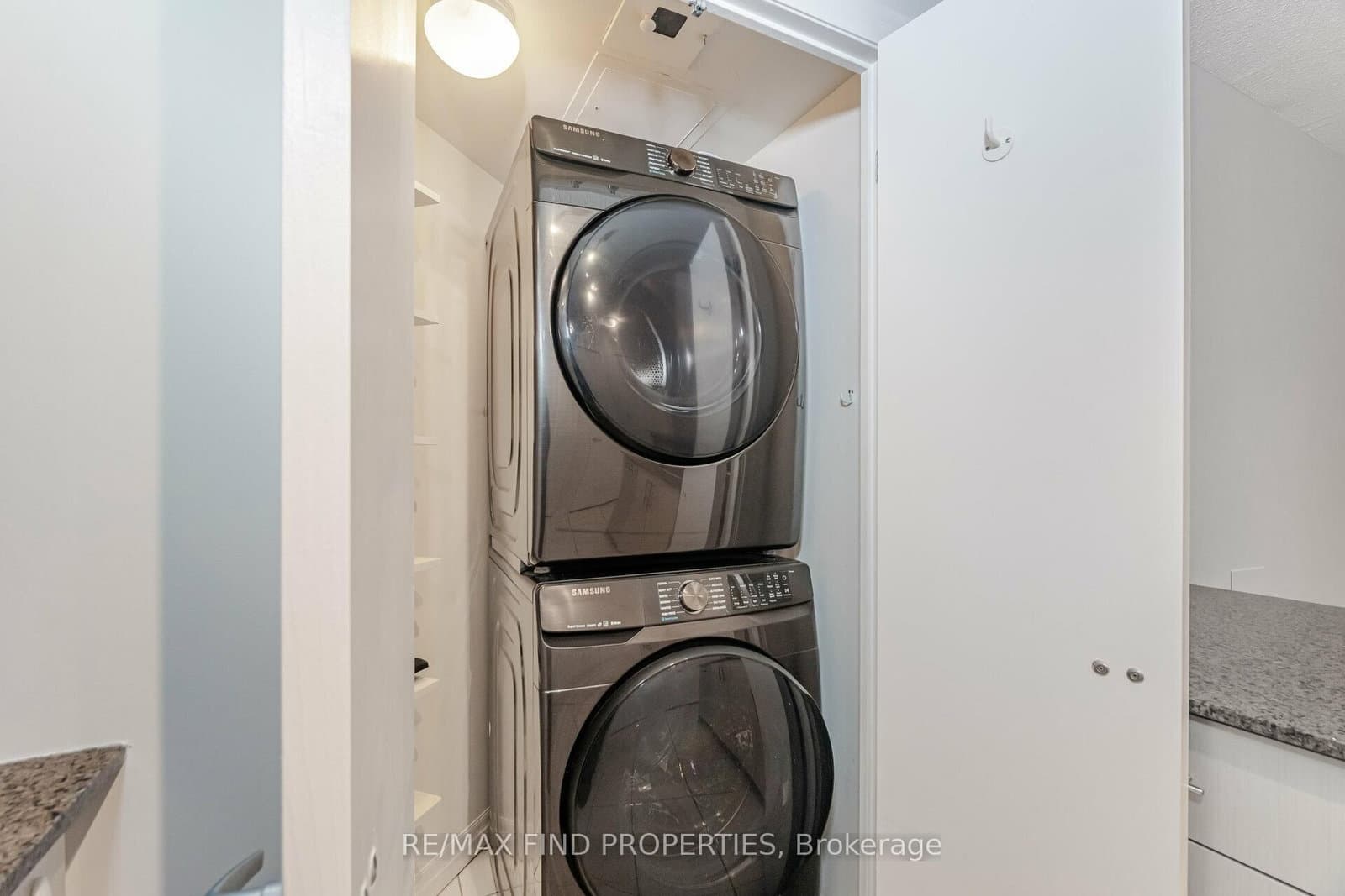 12 Yonge Street, Unit 1505 thumbnail 24
