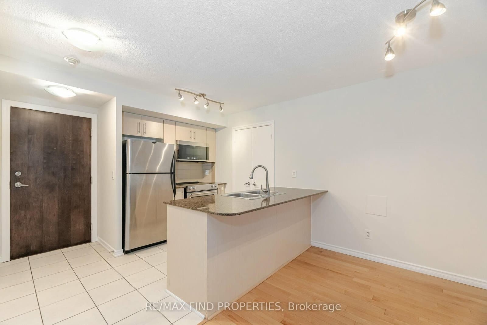 12 Yonge Street, Unit 1505 thumbnail 7