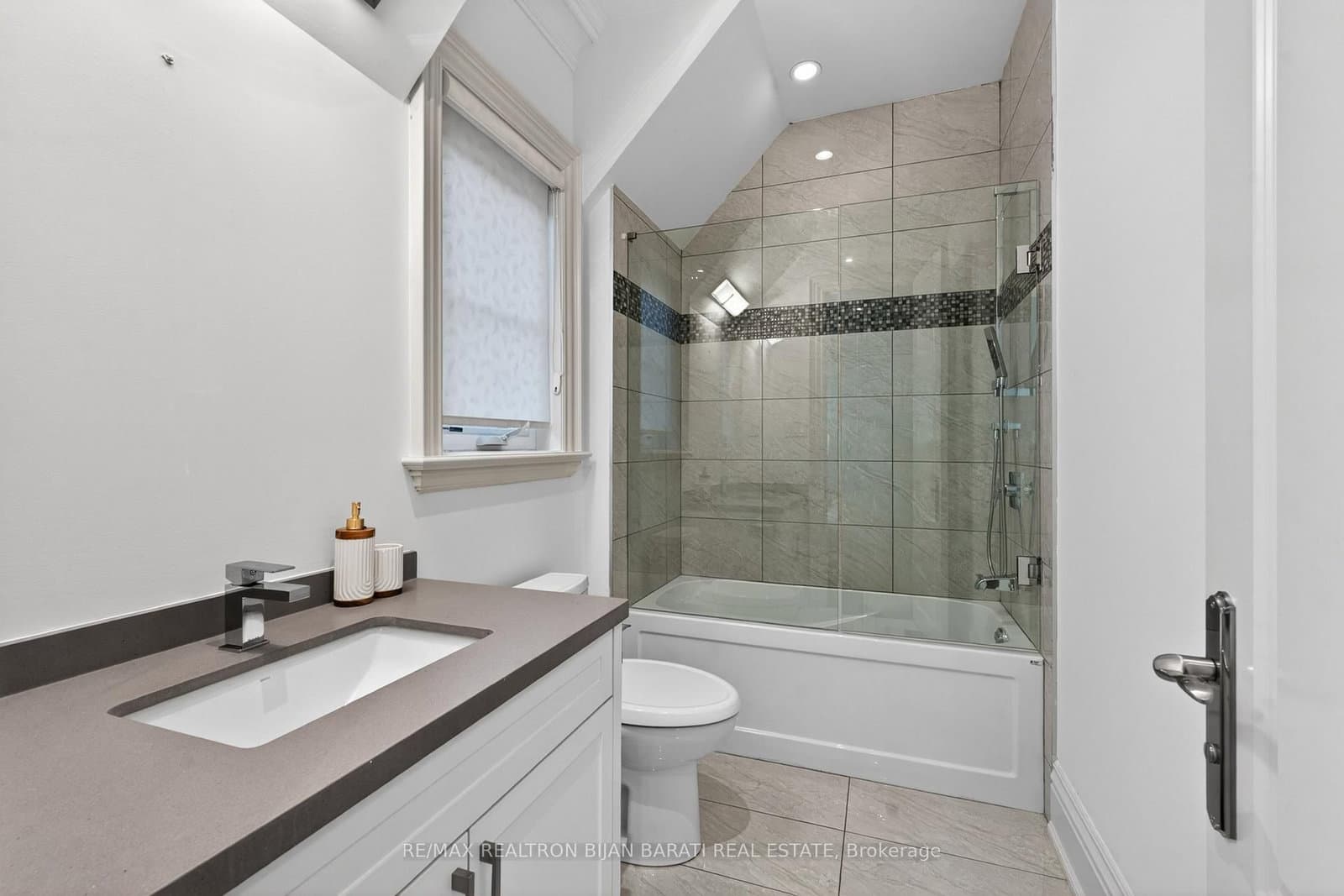 122 Holmes Avenue thumbnail 34