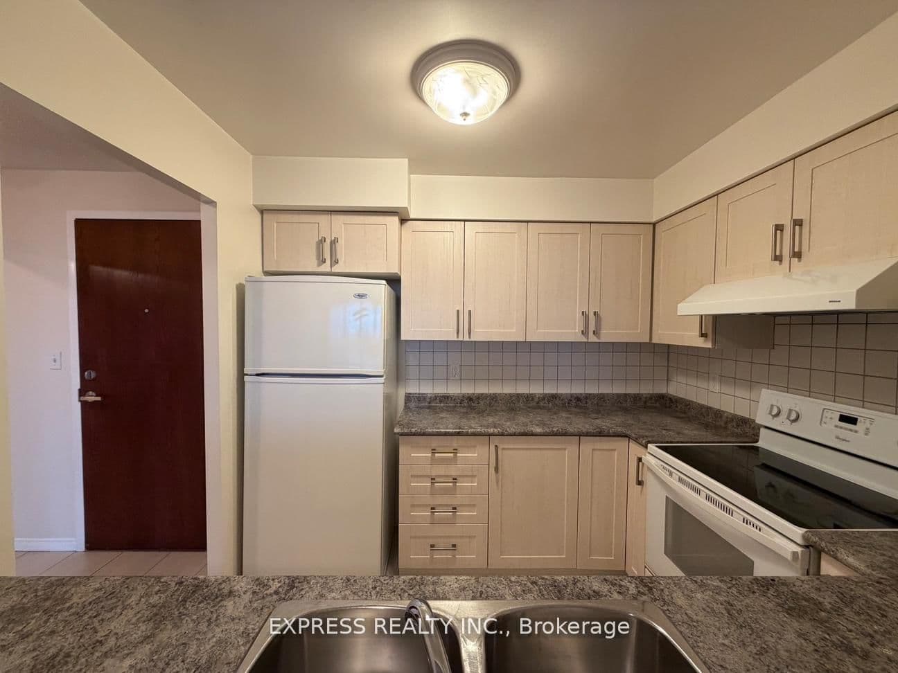 39 Pemberton Avenue, Unit 710 thumbnail 3