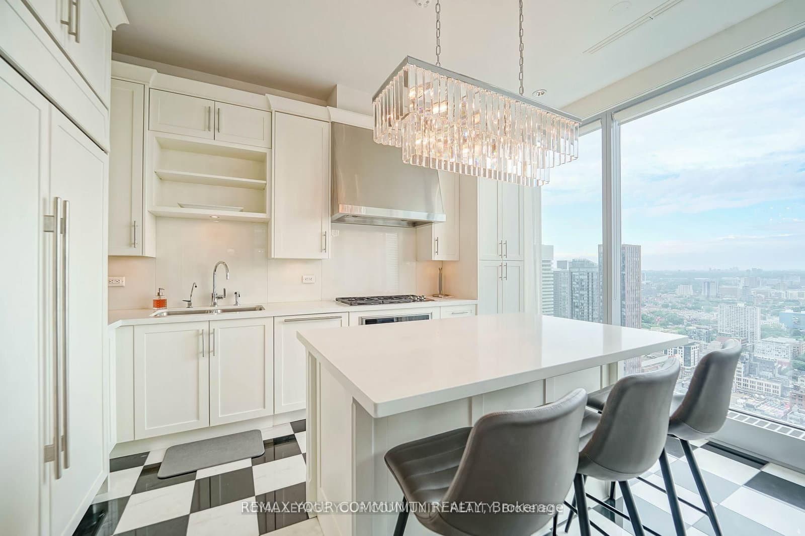 183 Wellington Street W, Unit 3903 thumbnail 10