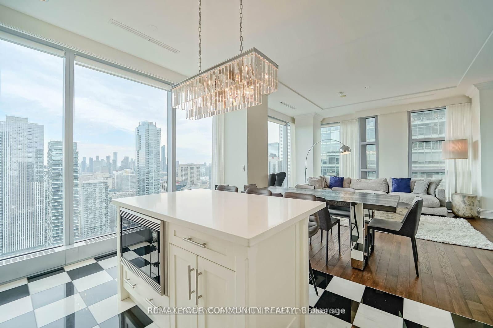 183 Wellington Street W, Unit 3903 thumbnail 11