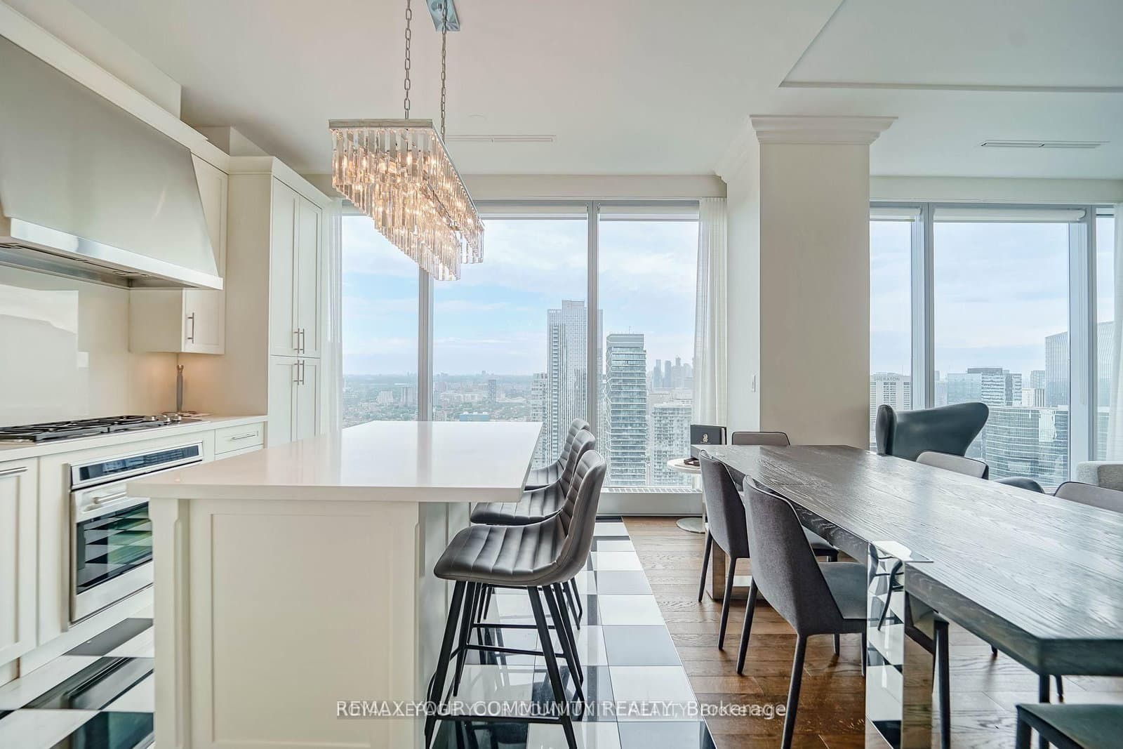 183 Wellington Street W, Unit 3903 thumbnail 12