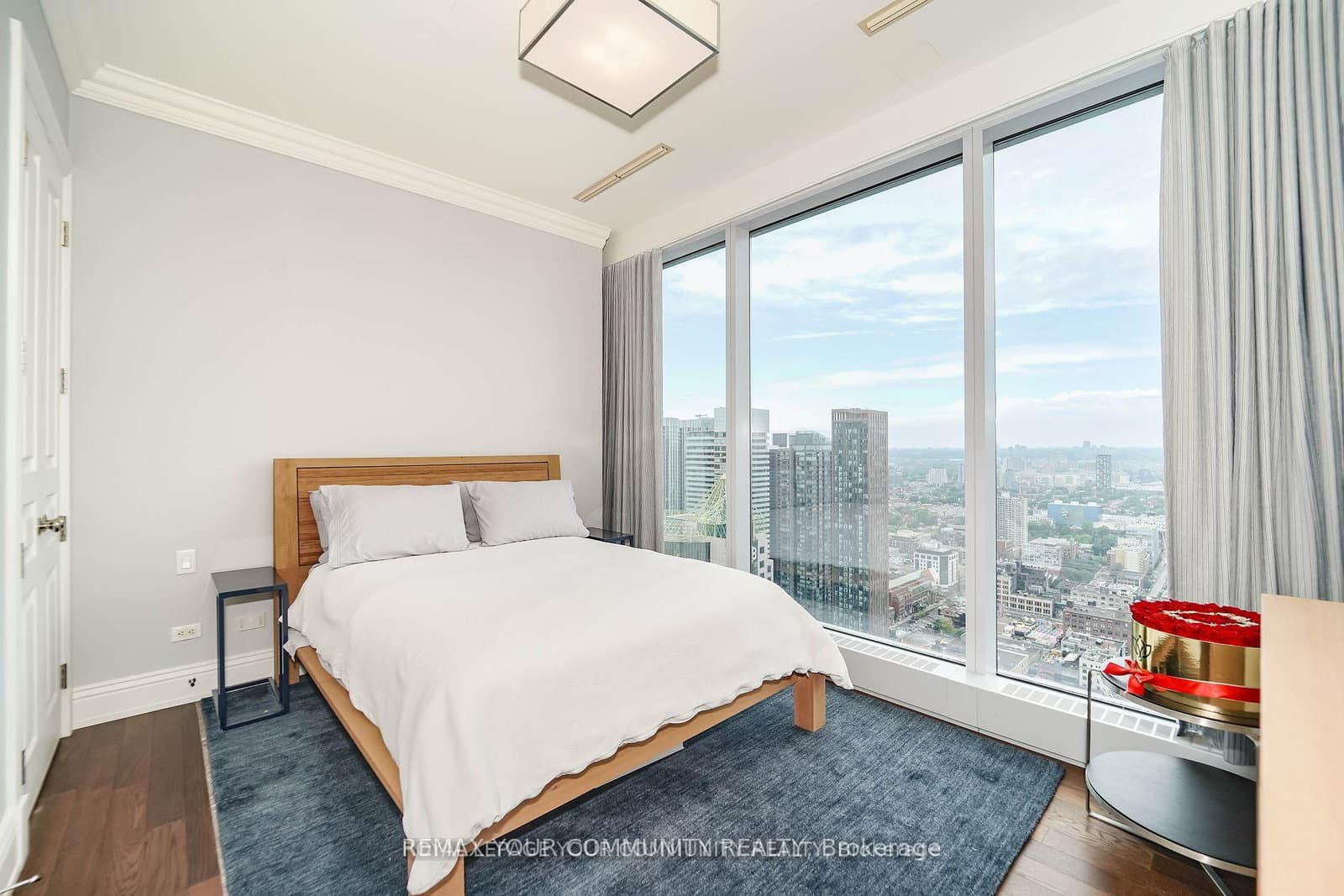 183 Wellington Street W, Unit 3903 thumbnail 15