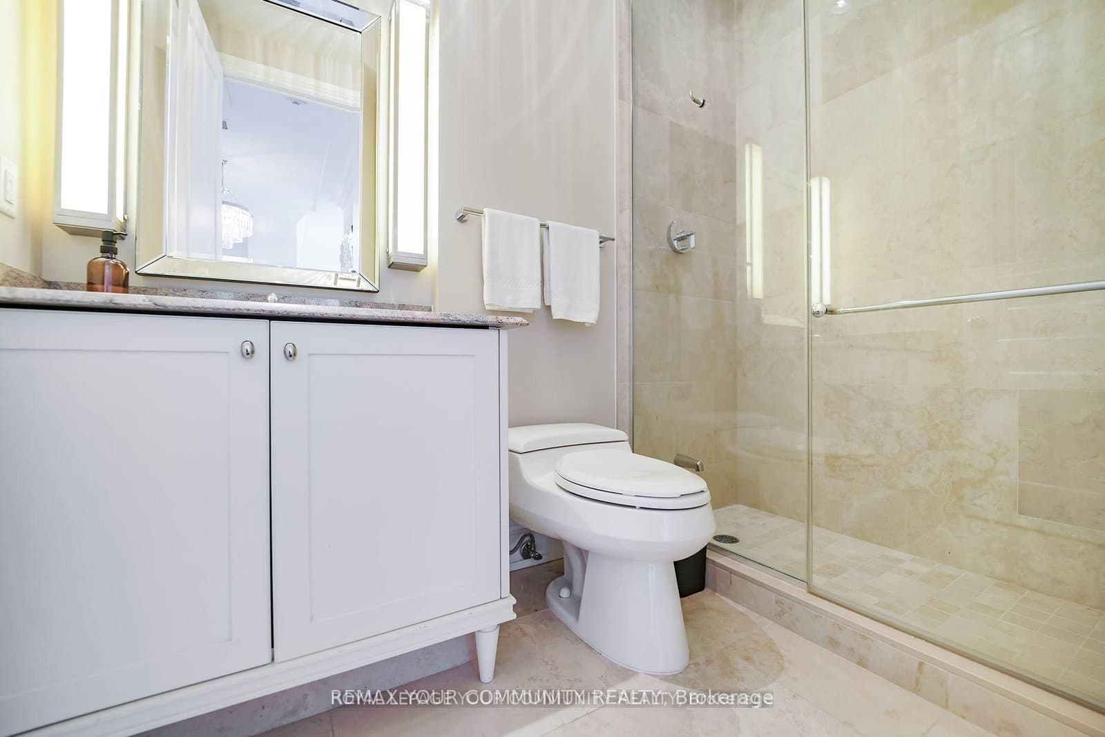 183 Wellington Street W, Unit 3903 thumbnail 17