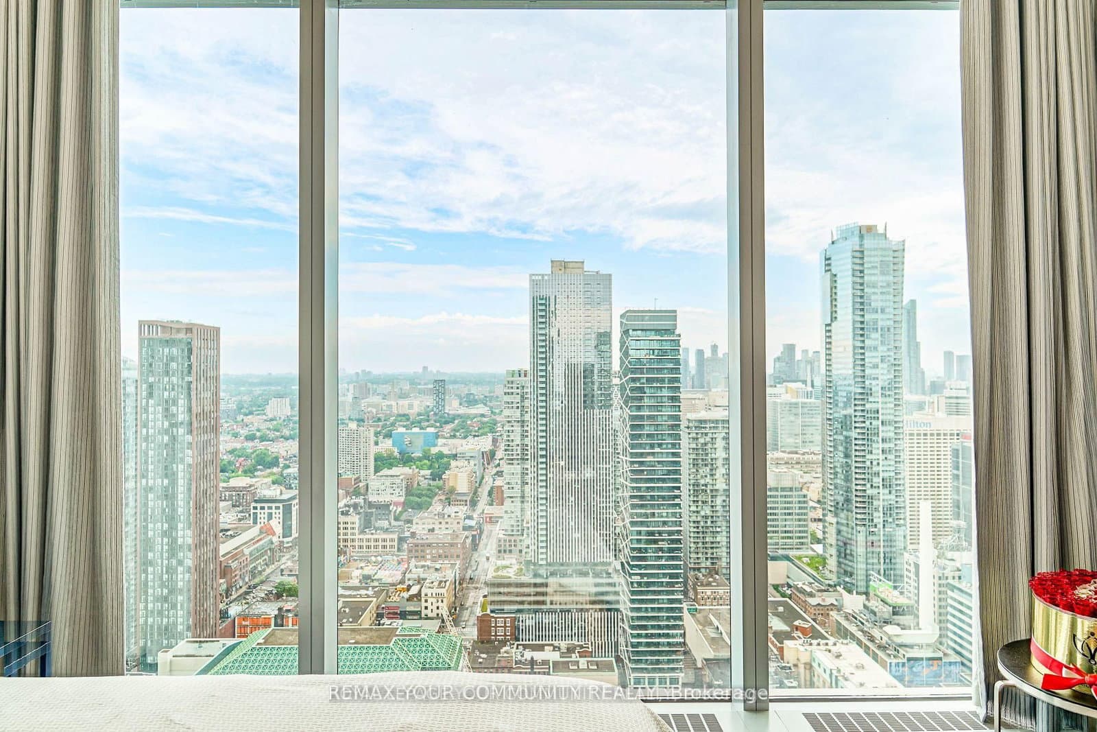 183 Wellington Street W, Unit 3903 thumbnail 18