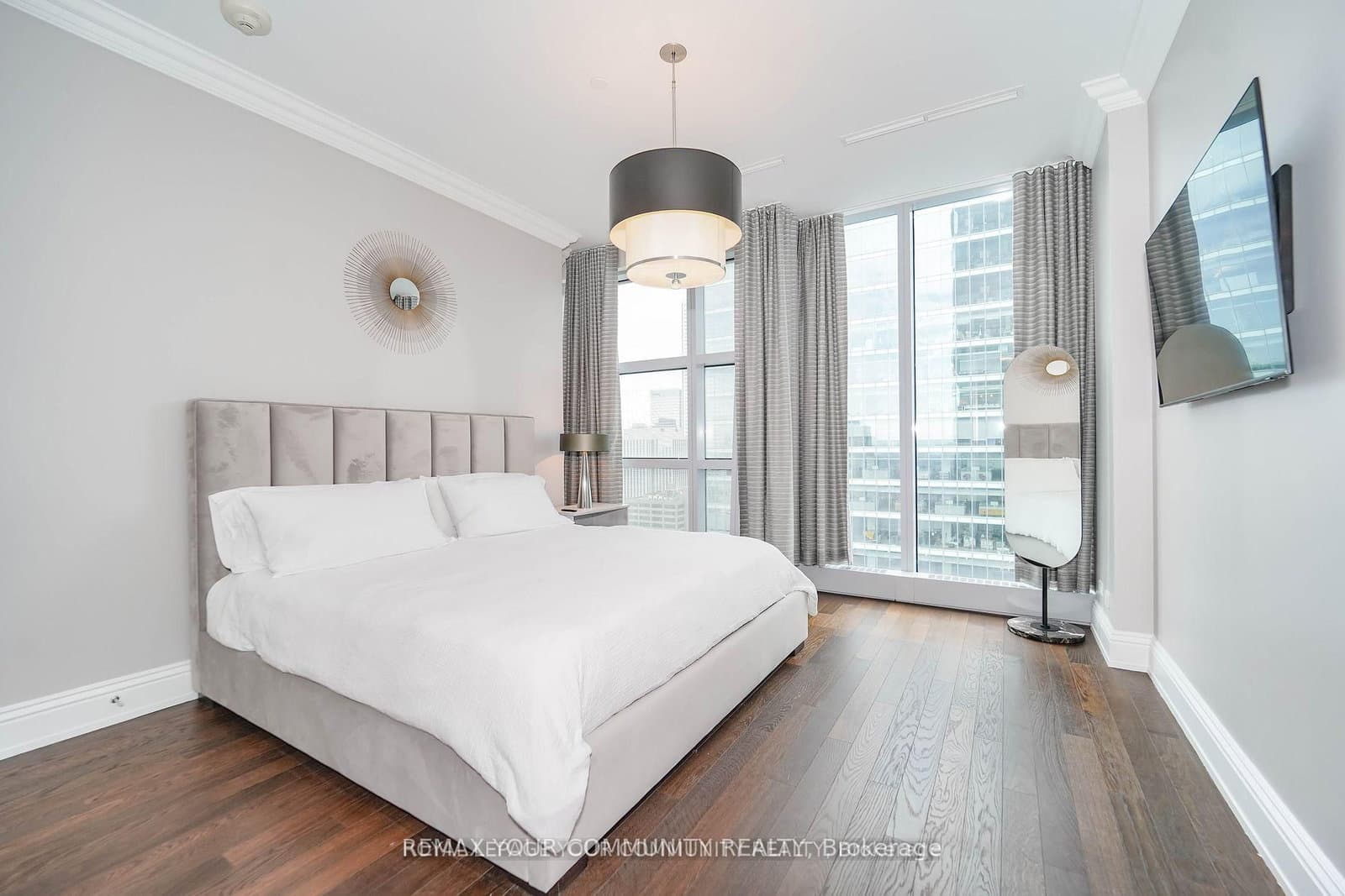 183 Wellington Street W, Unit 3903 thumbnail 19