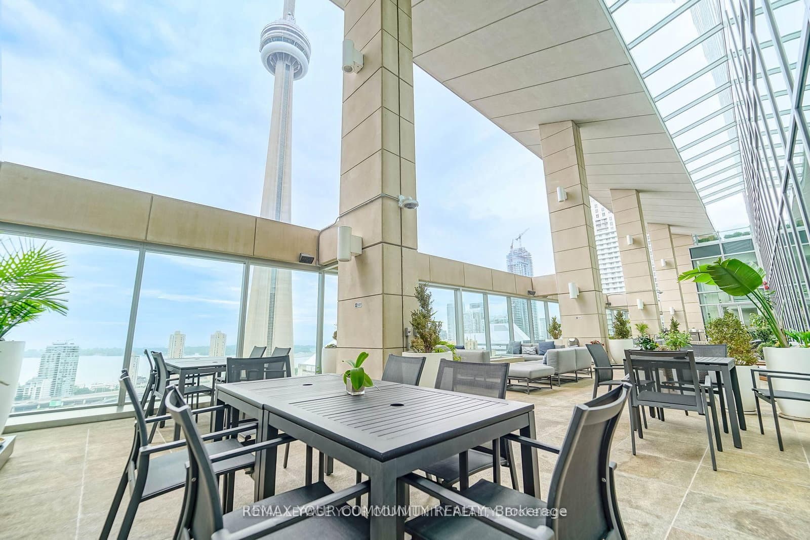 183 Wellington Street W, Unit 3903 thumbnail 28