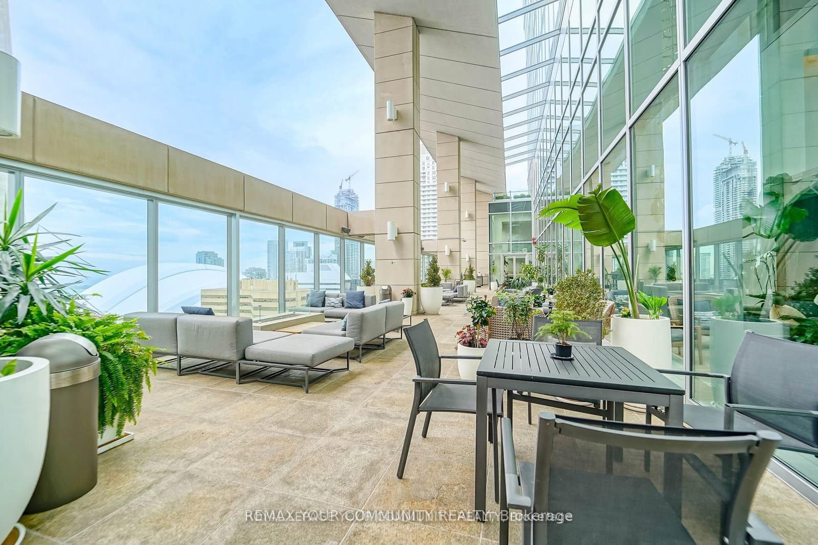 183 Wellington Street W, Unit 3903 thumbnail 29