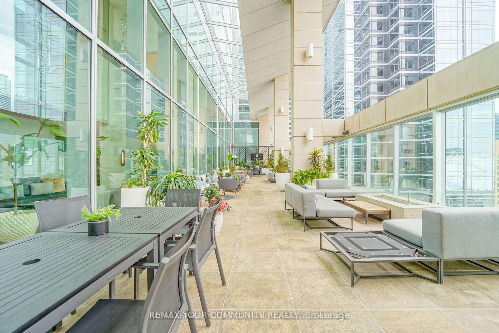 183 Wellington Street W, Unit 3903 thumbnail 30