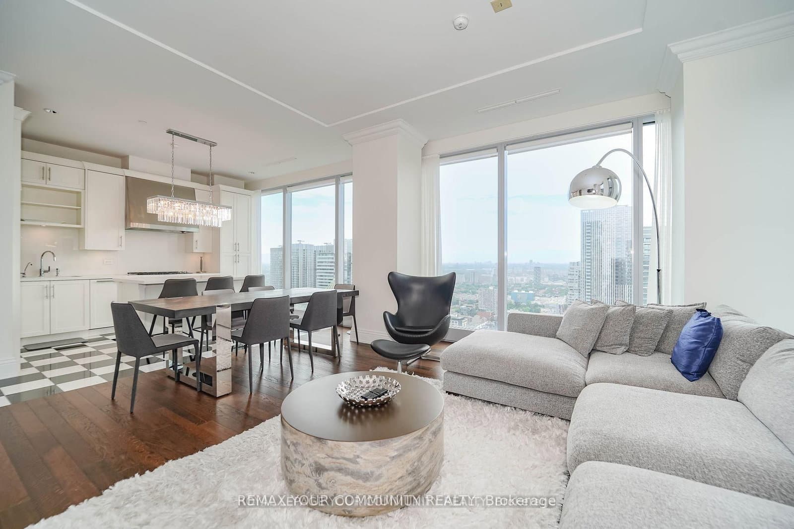 183 Wellington Street W, Unit 3903 thumbnail 5