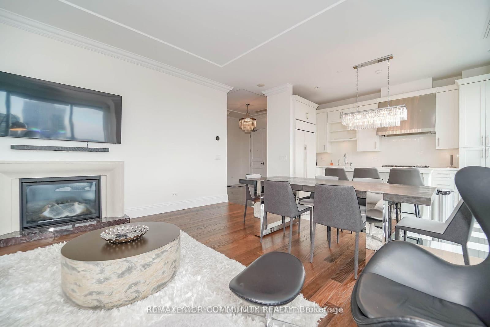 183 Wellington Street W, Unit 3903 thumbnail 7
