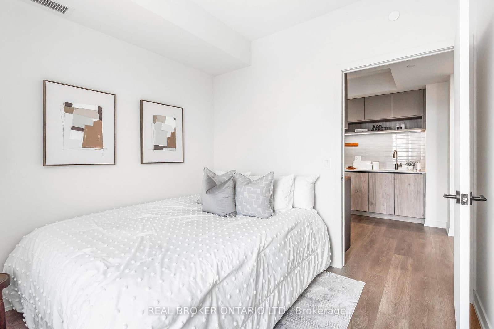 181 Sterling Road, Unit 902 thumbnail 18