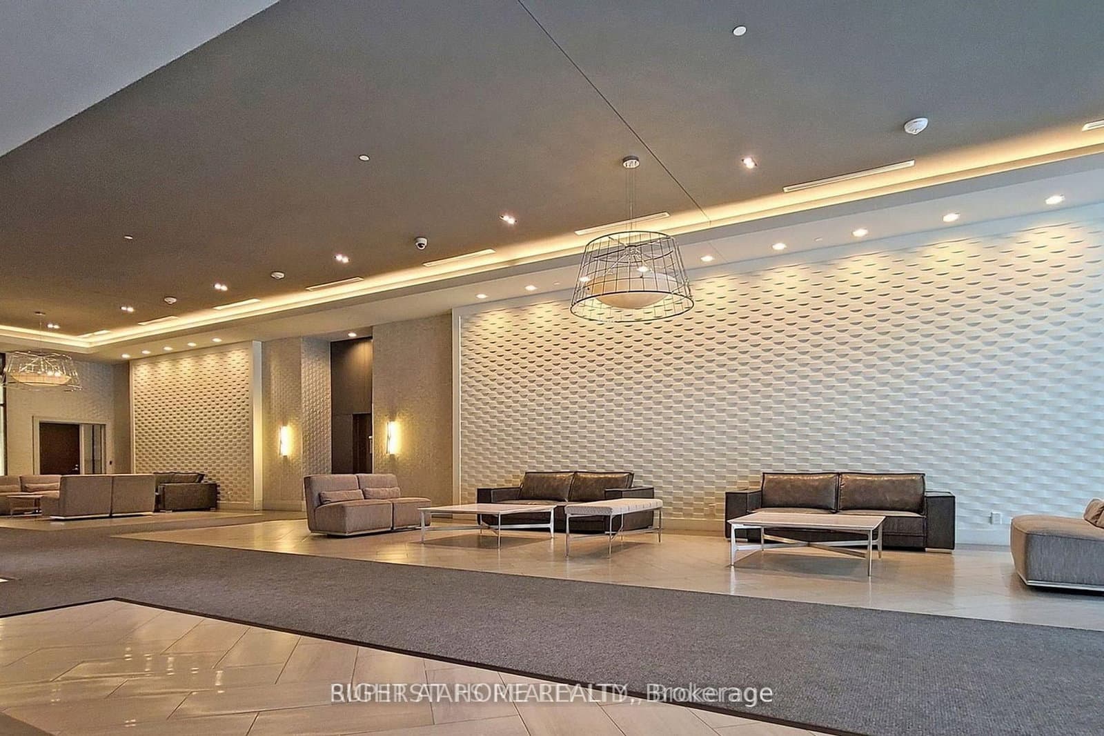 460 Adelaide Street, Unit 632 thumbnail 2