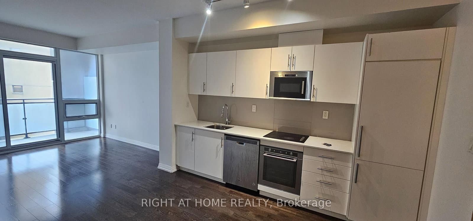 460 Adelaide Street, Unit 632 thumbnail 4