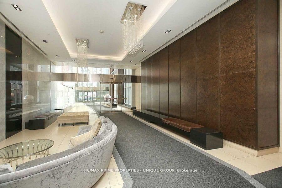 386 Yonge Street, Unit 3807 thumbnail 11