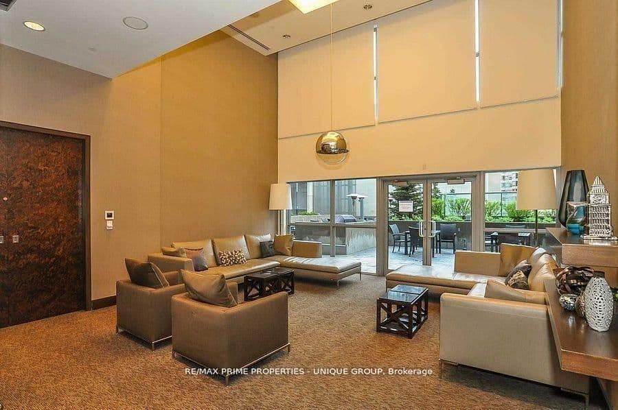 386 Yonge Street, Unit 3807 thumbnail 13