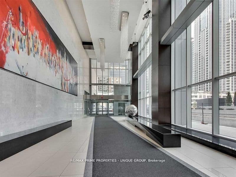 386 Yonge Street, Unit 3807 thumbnail 9