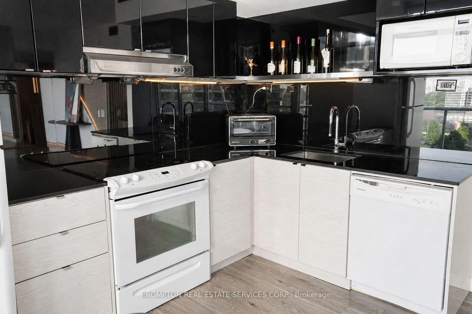 72 Esther Shiner Boulevard, Unit 717 thumbnail 32