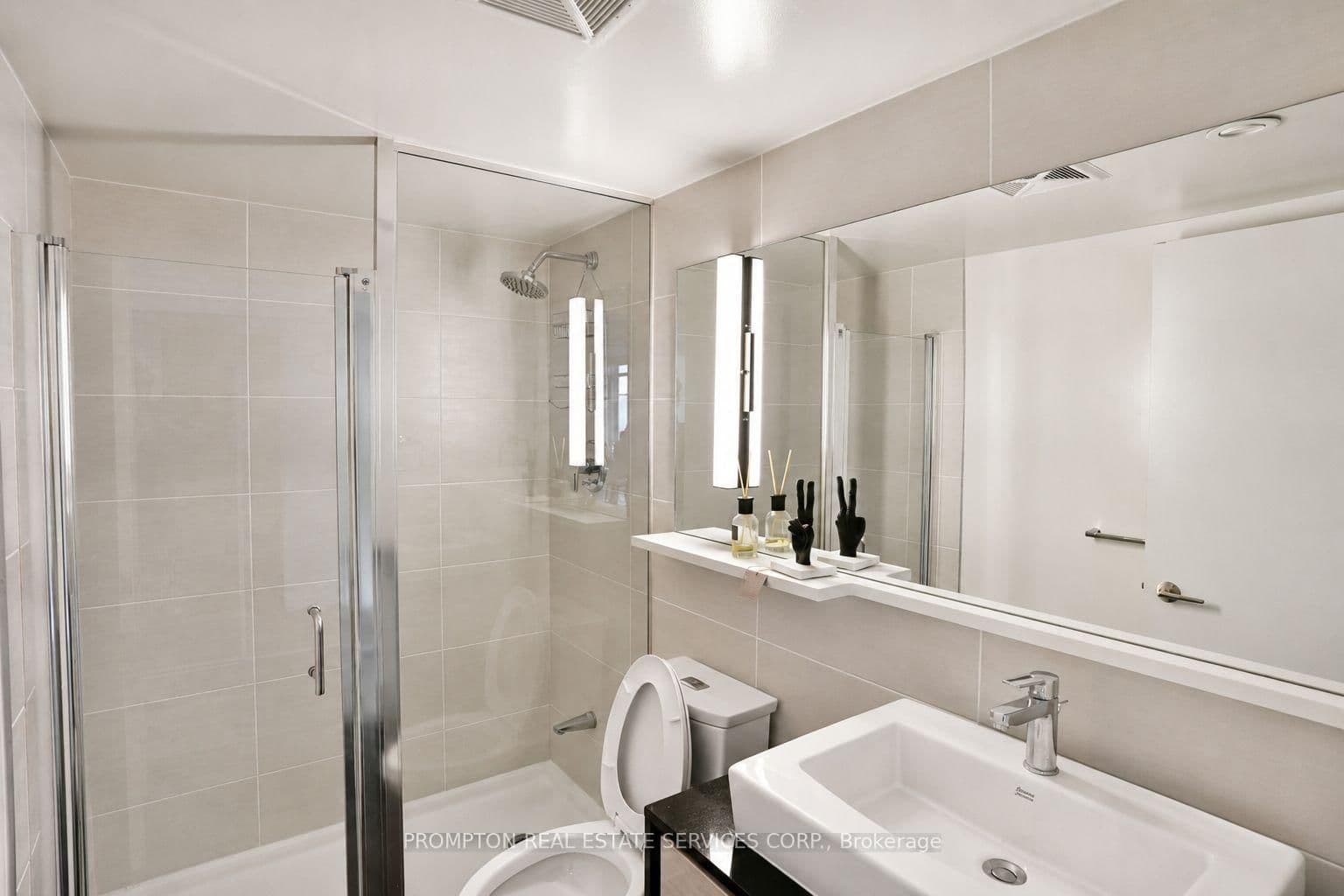 72 Esther Shiner Boulevard, Unit 717 thumbnail 5