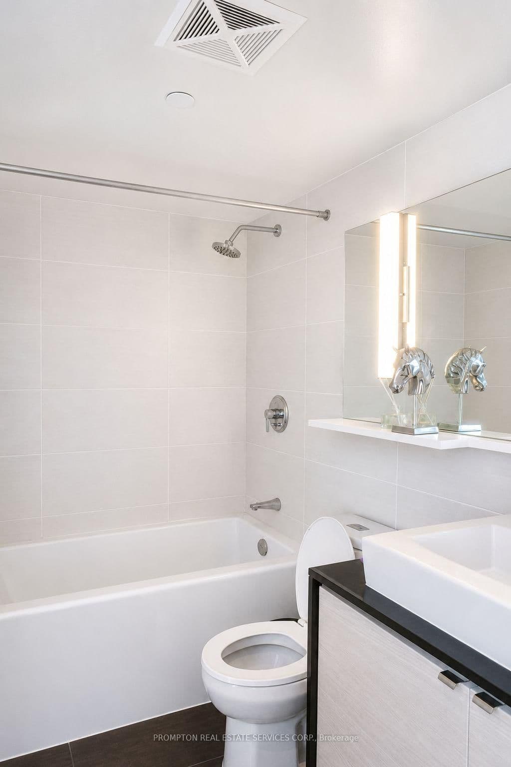72 Esther Shiner Boulevard, Unit 717 thumbnail 8