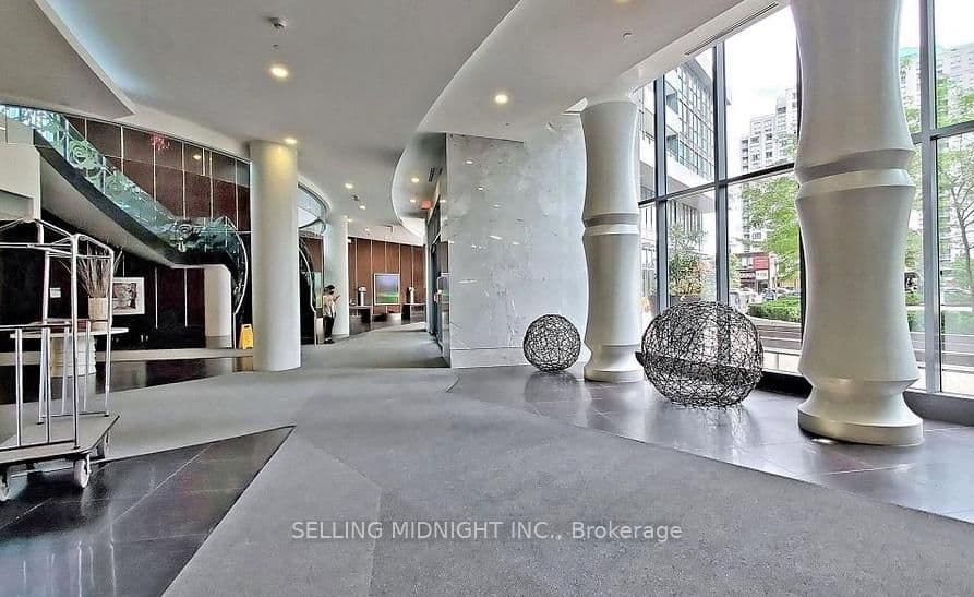 5162 Yonge Street, Unit PH301 thumbnail 32