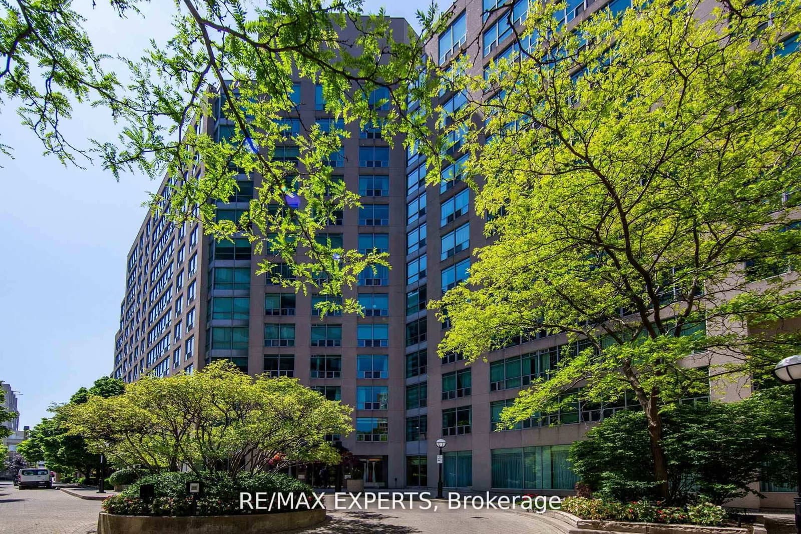 942 Yonge Street, Unit 1006 thumbnail 2