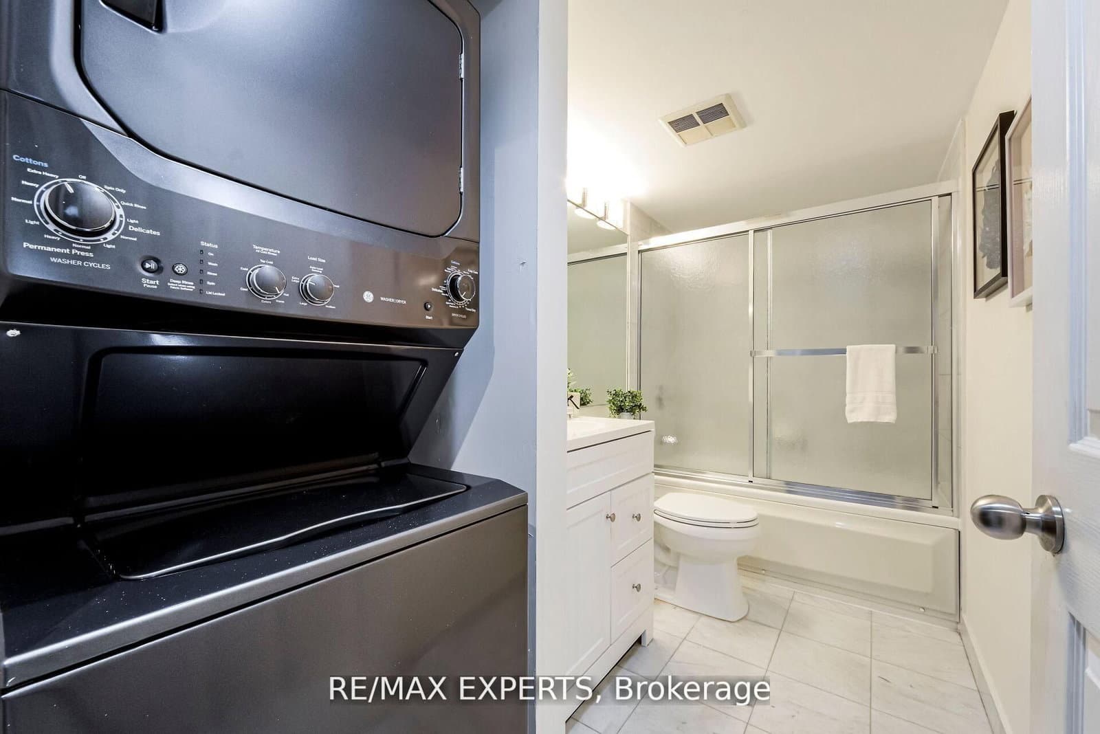942 Yonge Street, Unit 1006 thumbnail 32