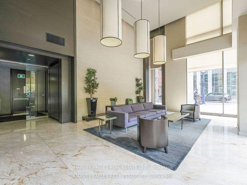 18 Yorkville Avenue, Unit 1305 thumbnail 3