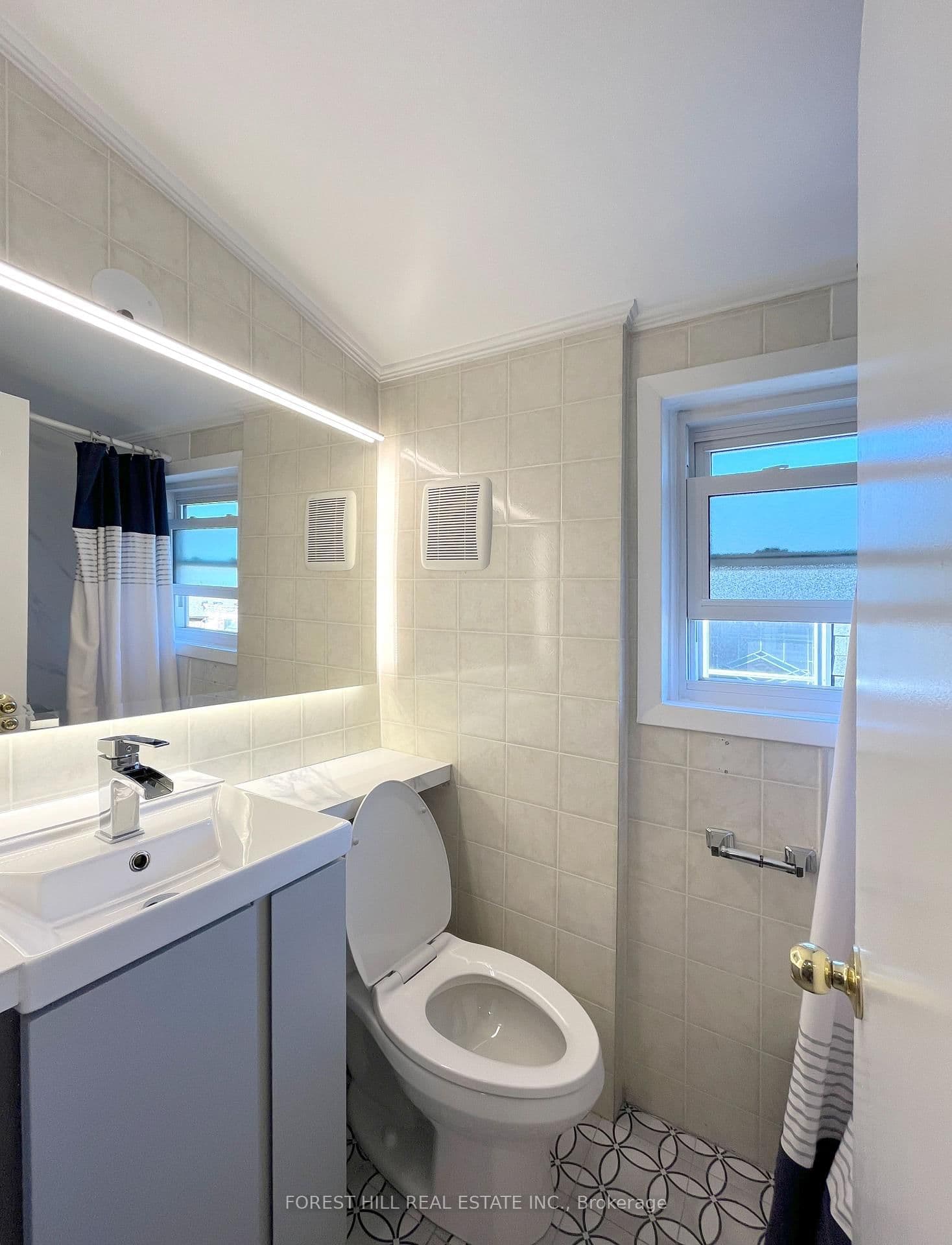 303 Lonsdale Road, Unit 3rd thumbnail 11