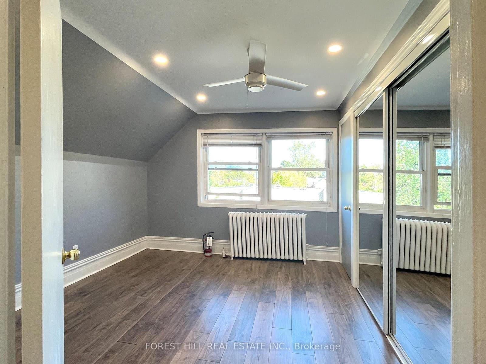 303 Lonsdale Road, Unit 3rd thumbnail 9