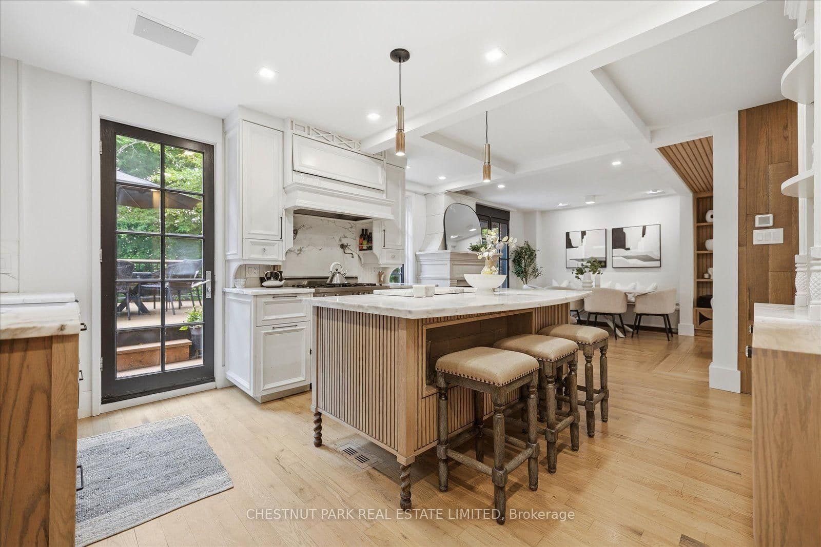 310 Bessborough Drive thumbnail 16