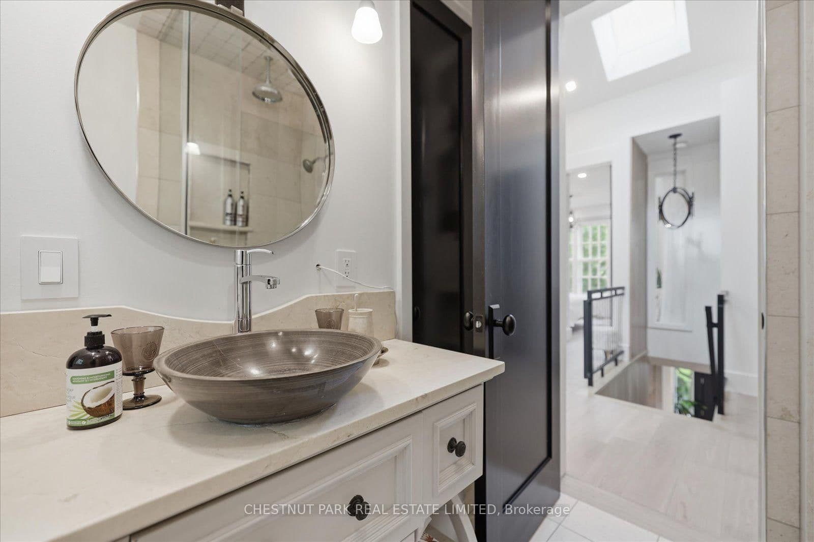 310 Bessborough Drive thumbnail 31