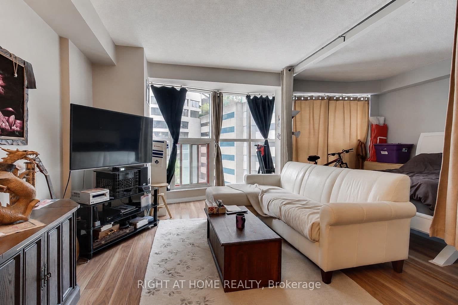 77 Harbour Square, Unit 504 thumbnail 11