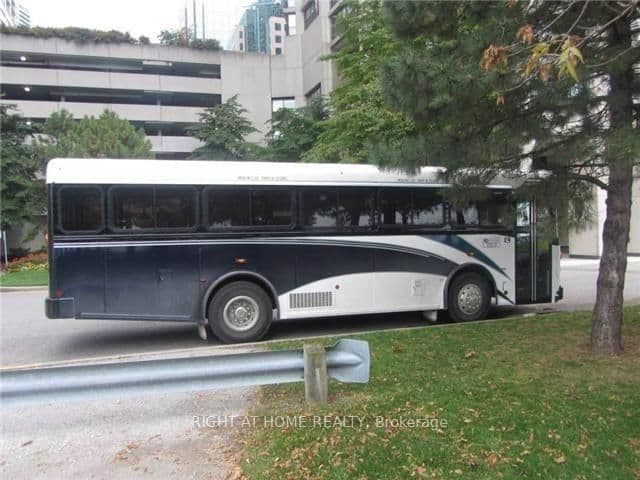 77 Harbour Square, Unit 504 thumbnail 23
