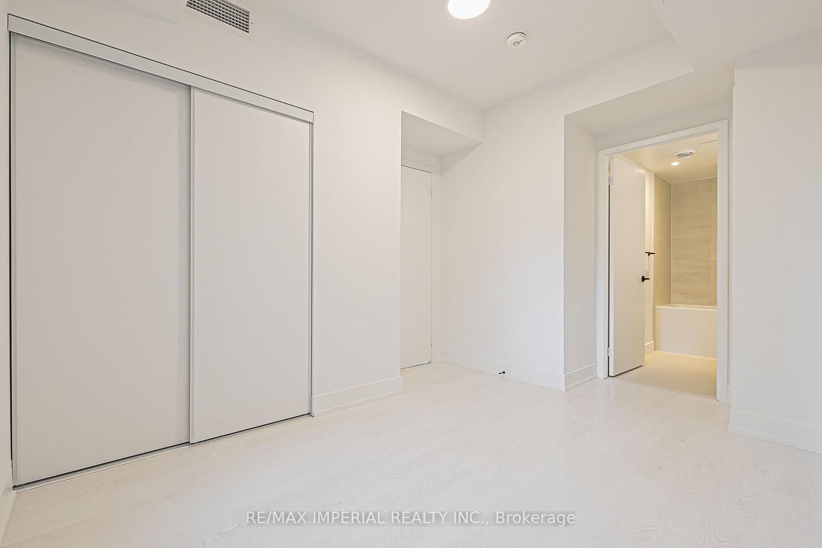308 Jarvis Street, Unit 305 thumbnail 32