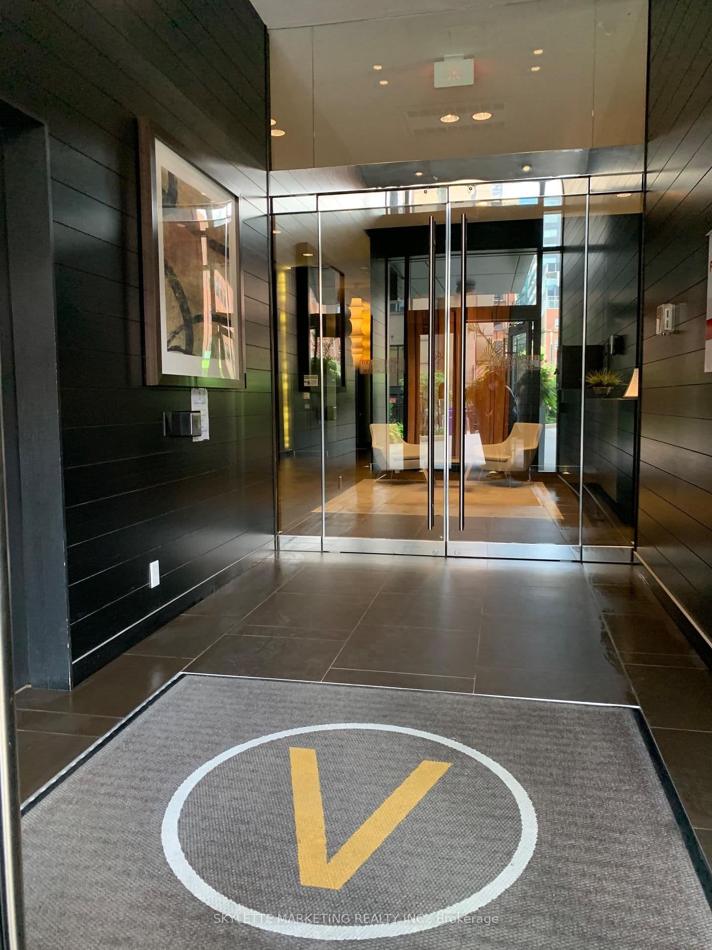 478 King Street W, Unit 1017 thumbnail 3