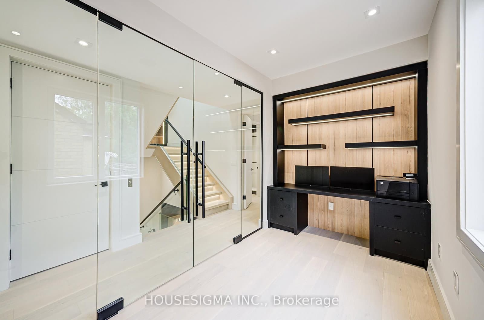 151 Dewbourne Avenue thumbnail 10