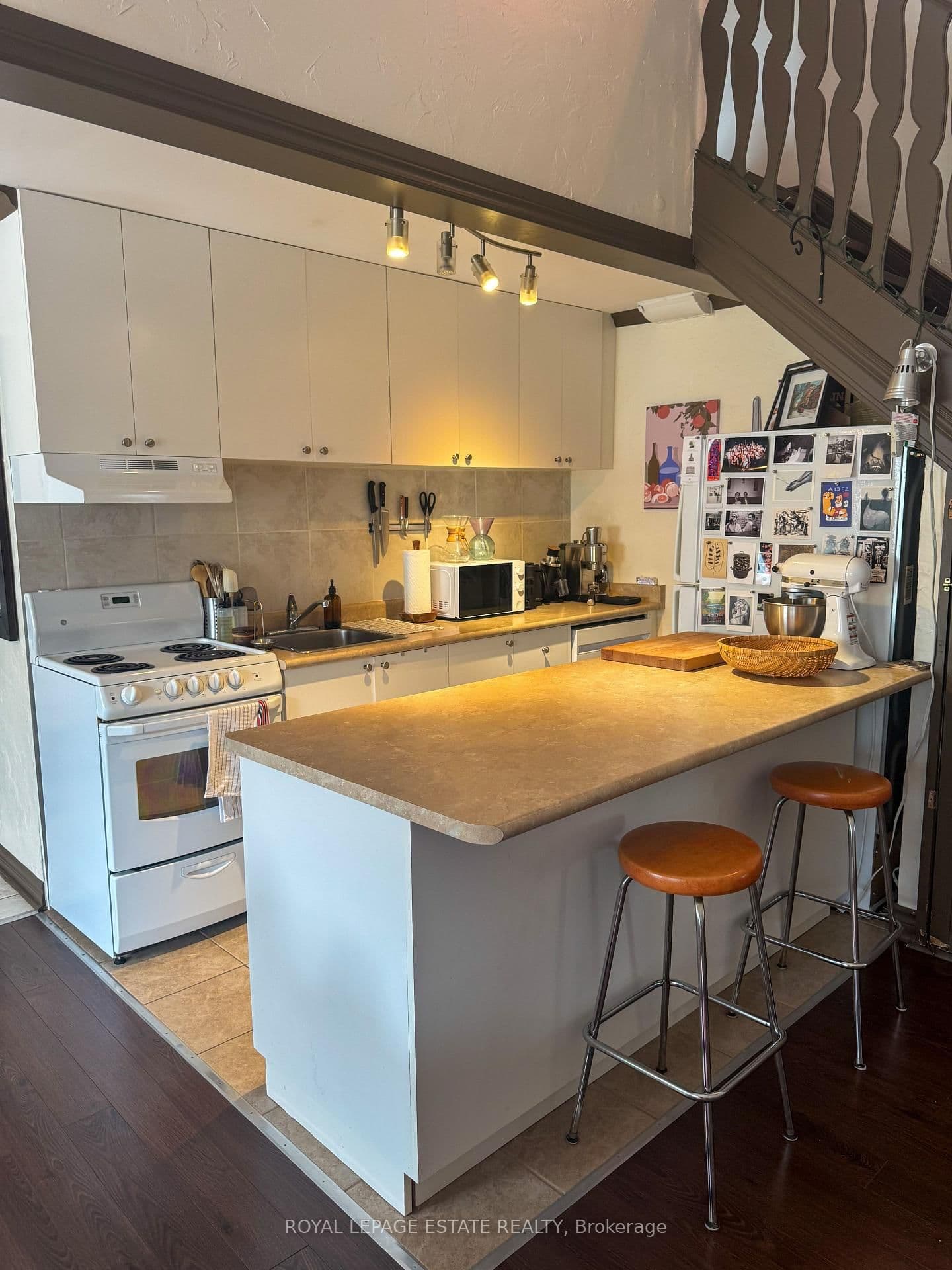 325 Queen Street E, Unit 2D thumbnail 6