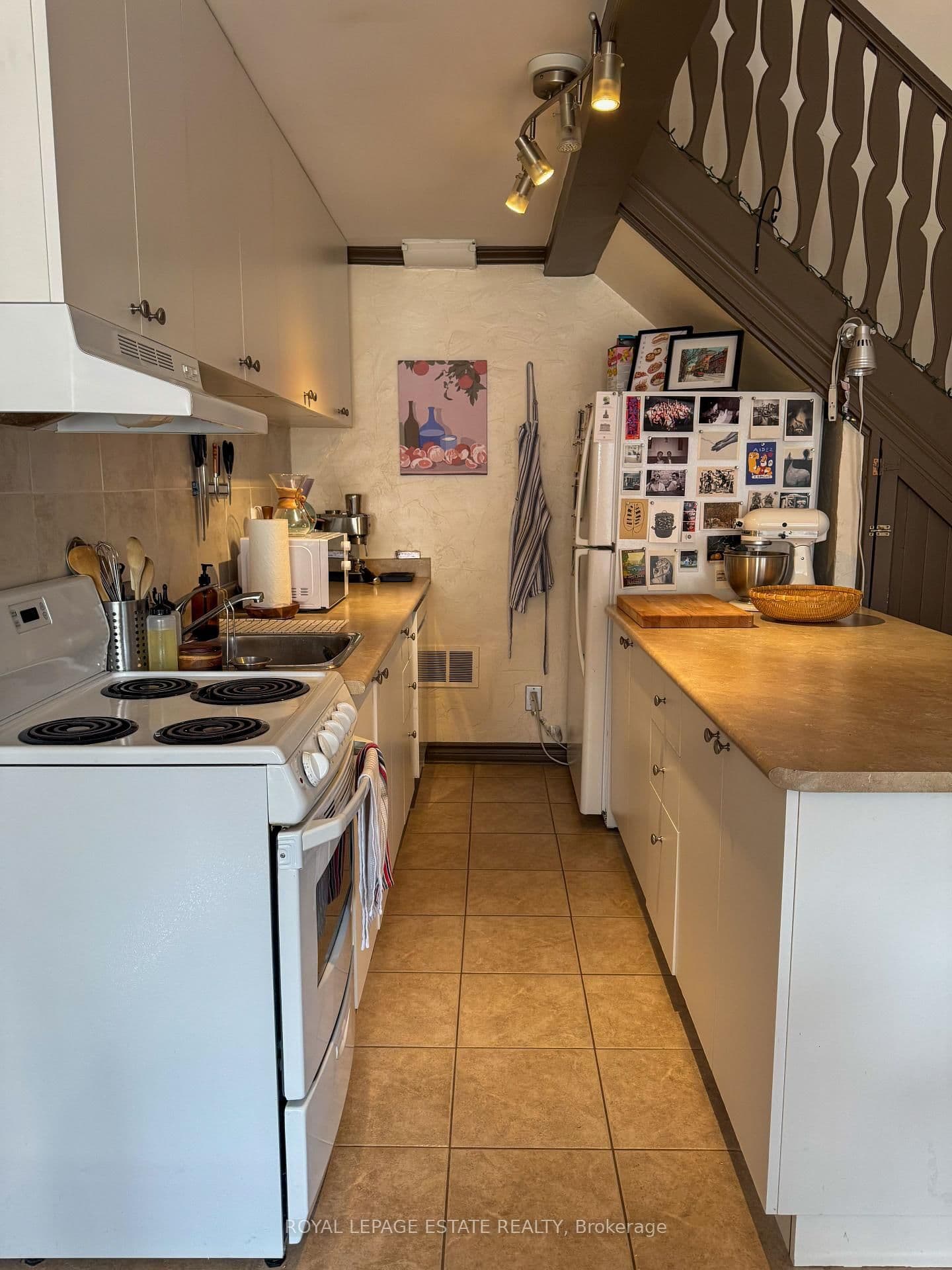 325 Queen Street E, Unit 2D thumbnail 7