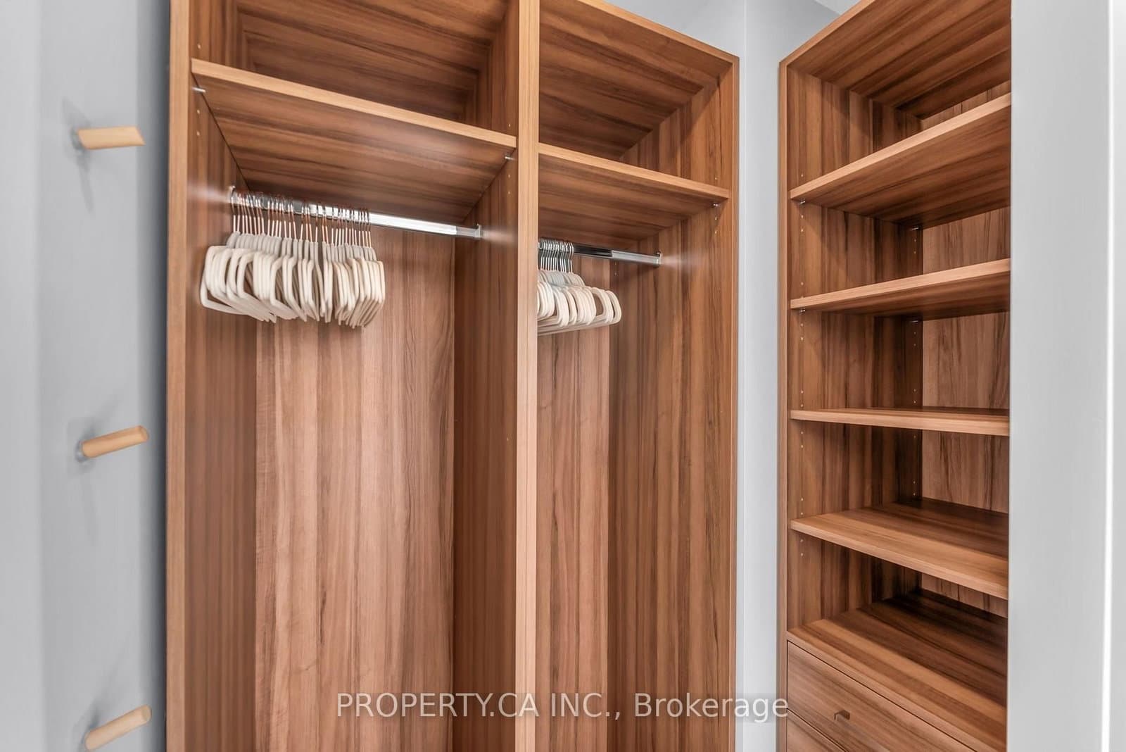 488 University Avenue, Unit 3002 thumbnail 12