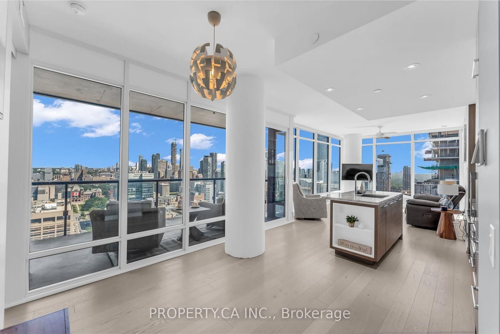 488 University Avenue, Unit 3002 thumbnail 19