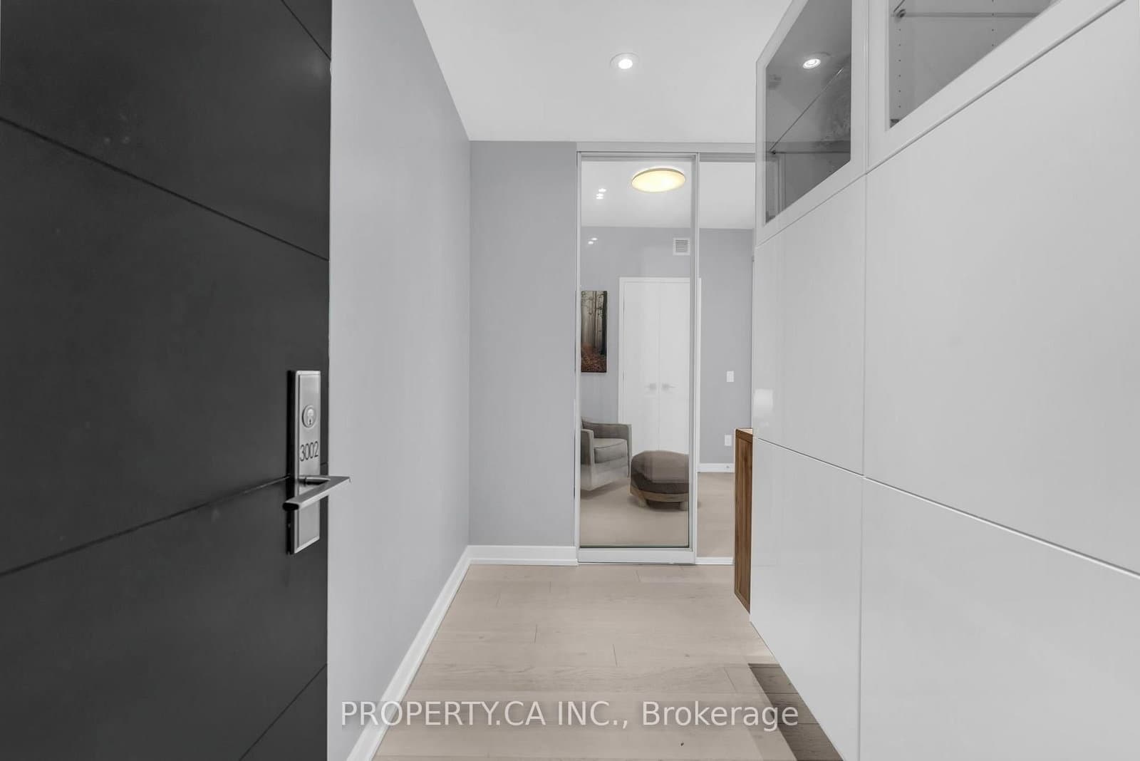 488 University Avenue, Unit 3002 thumbnail 2
