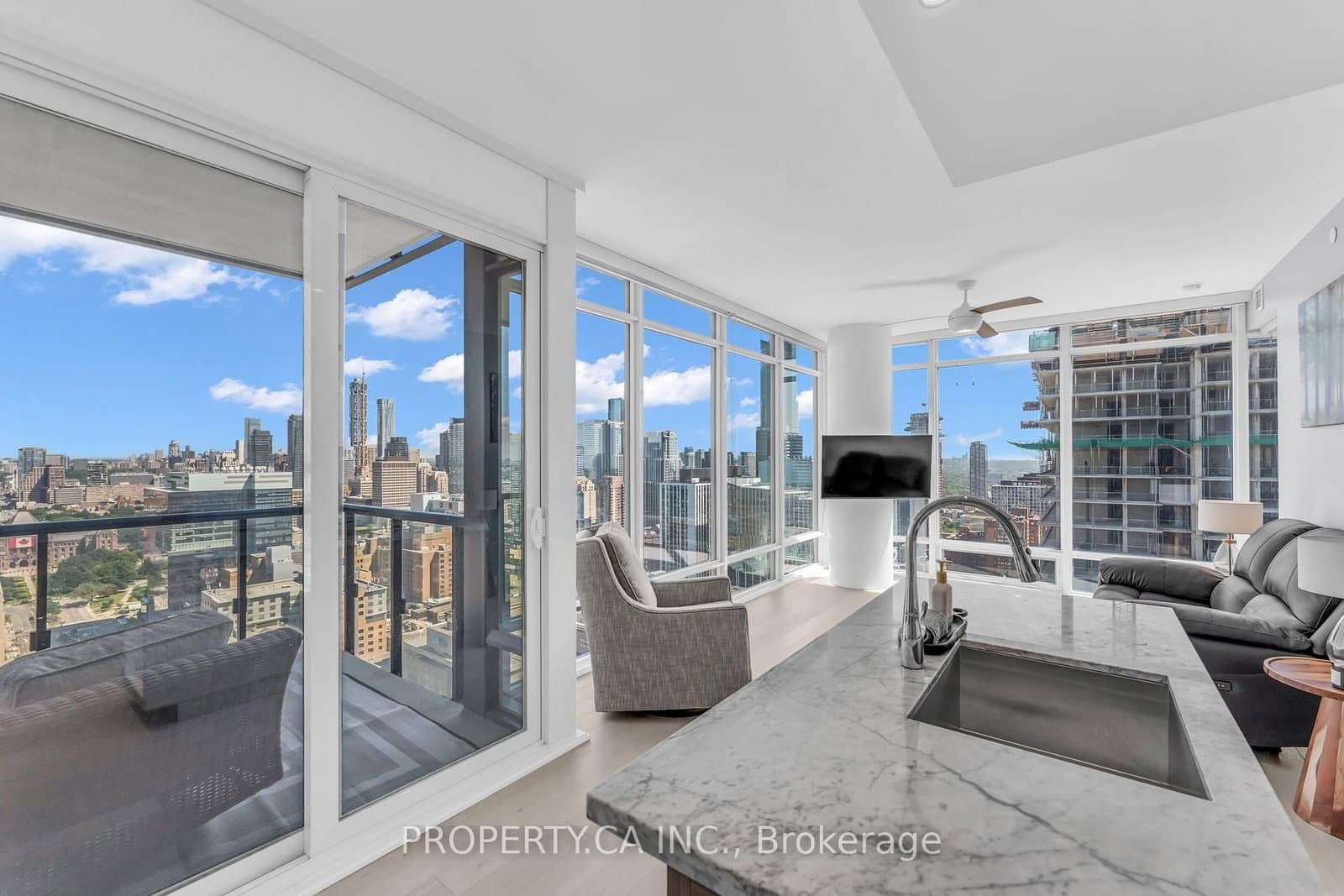 488 University Avenue, Unit 3002 thumbnail 24