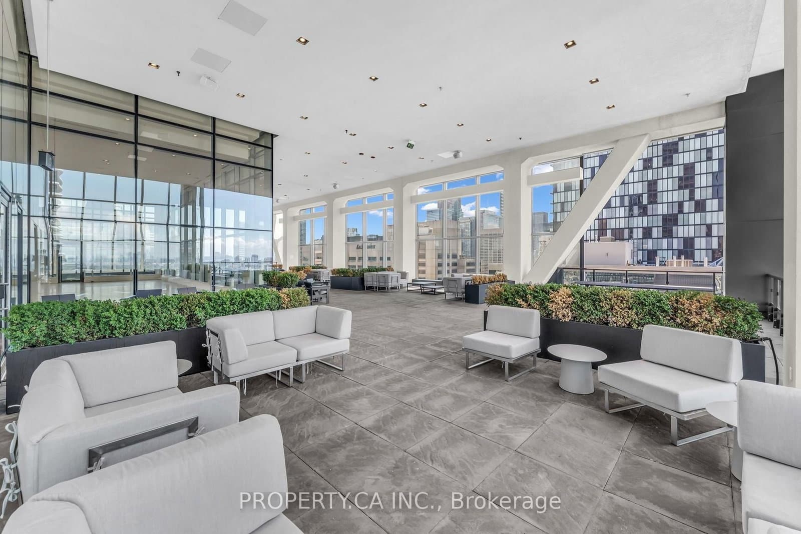 488 University Avenue, Unit 3002 thumbnail 34