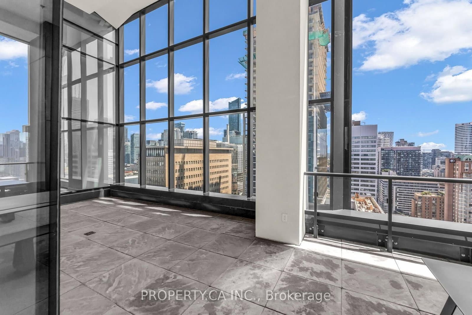488 University Avenue, Unit 3002 thumbnail 35