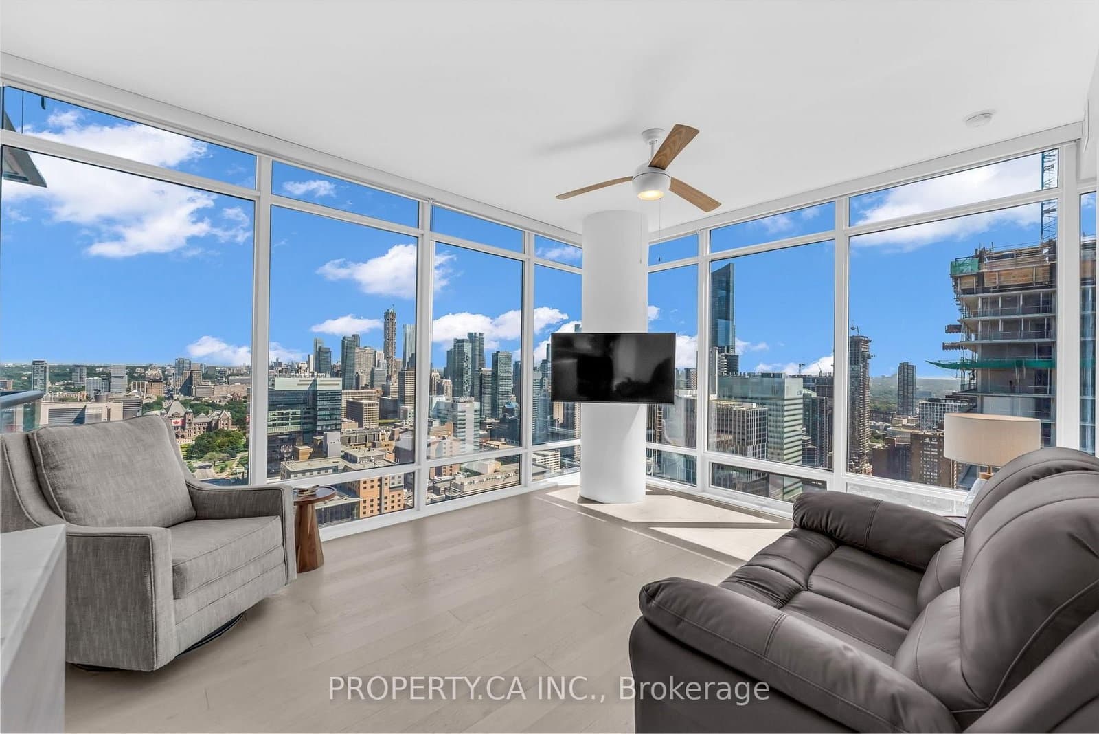 488 University Avenue, Unit 3002 thumbnail 4