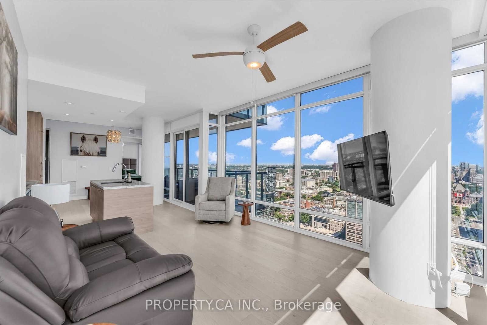 488 University Avenue, Unit 3002 thumbnail 5