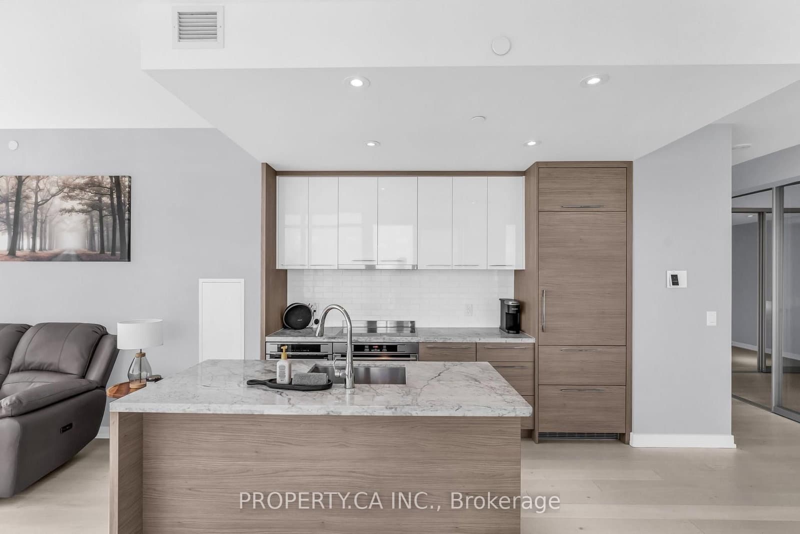 488 University Avenue, Unit 3002 thumbnail 8